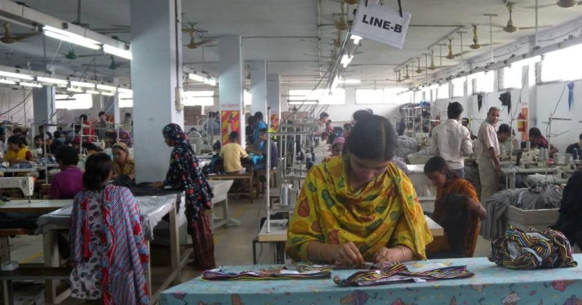 Garment_factory_in_Bangladesh_Women_working