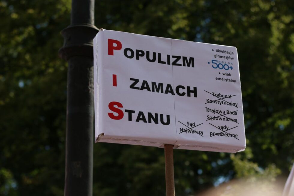Protest pod Sejmem RP w obronie Sądu Najwyższego. Fot. Marta Modzelewska