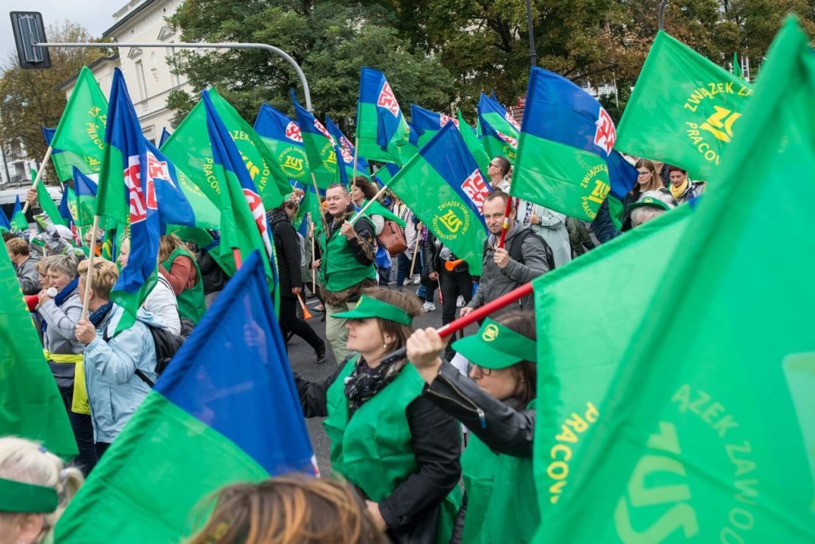 22 września. OPZZ prowadzi ulicami Warszawy demonstrację przeciwko niskim płacom. Fot. Jakub Szafrański