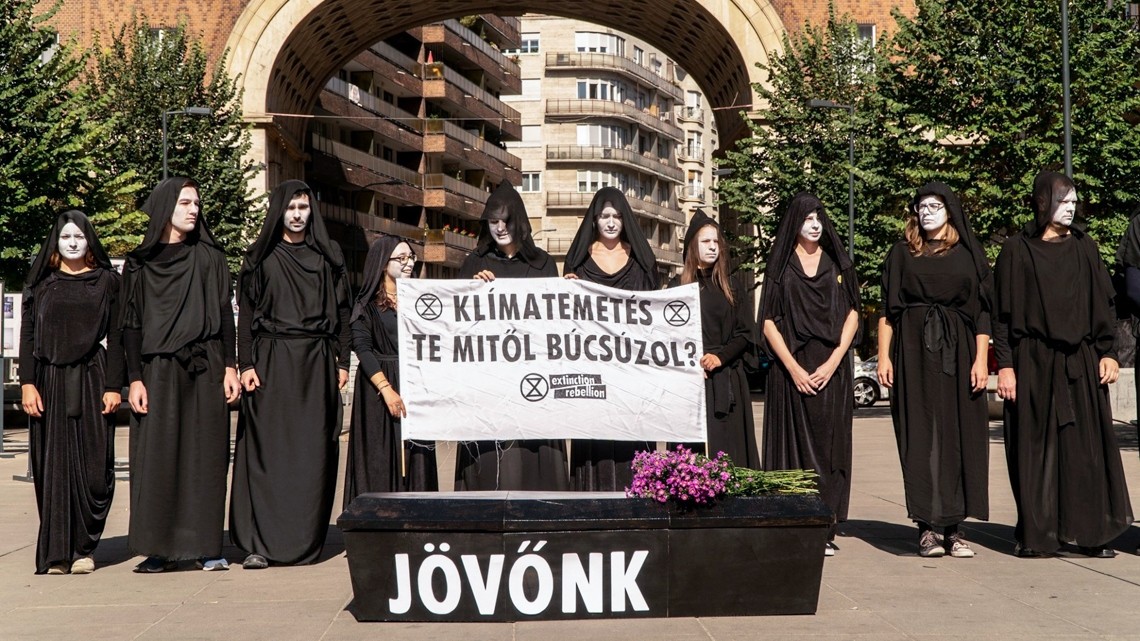 Akcja węgierskiego Extinction Rebellion. Fot. Varga Bence