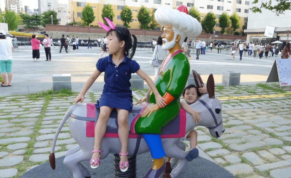 Molla-Nasreddin-The-AntiModern-Biennale-Gwangju