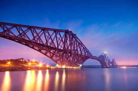 Most Forth Bridge, George Gastin, Wikimedia Commons.