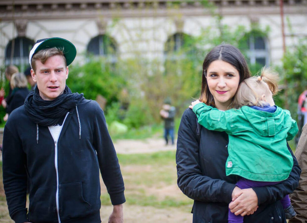 Matěj Metelec i Apolena Rychlíková z dzieckiem.