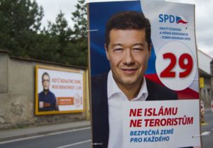 "Nie dla islamu, nie dla terrorystów". Plakat wyborczy Tomio Okamury. Fot. Vaclav Drozd