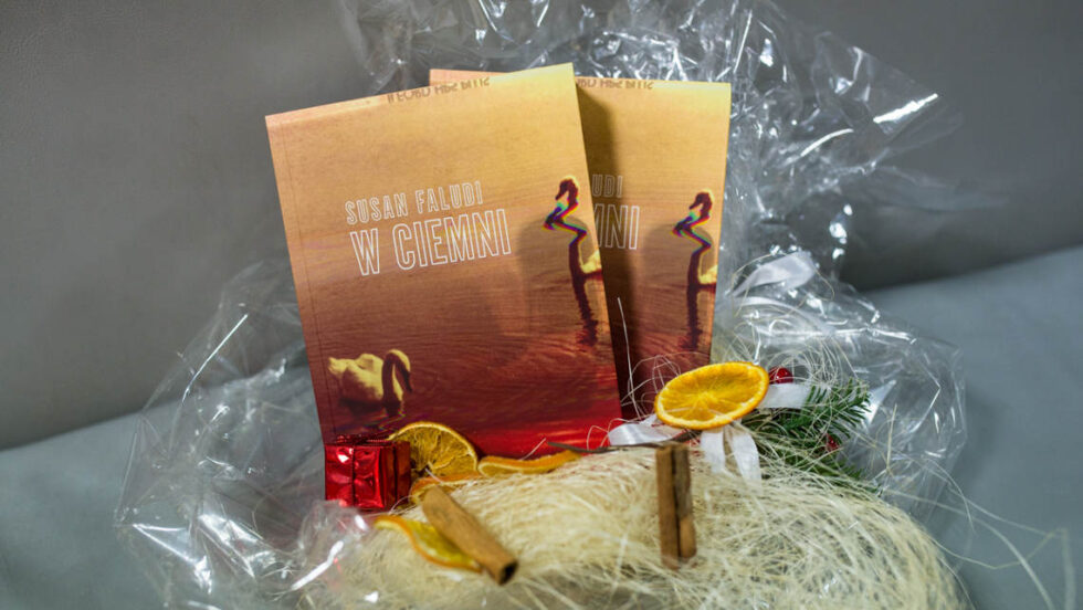 W ciemni, Susan Faludi