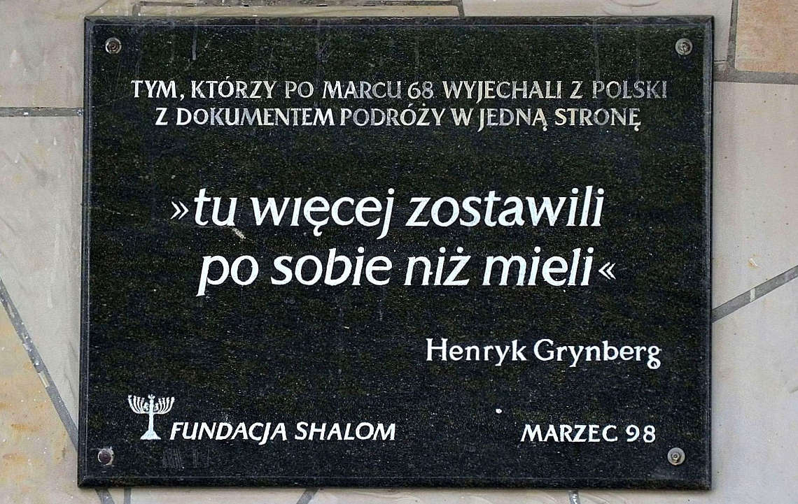 Tablica_Marzec_1968_Dworzec_Gdański