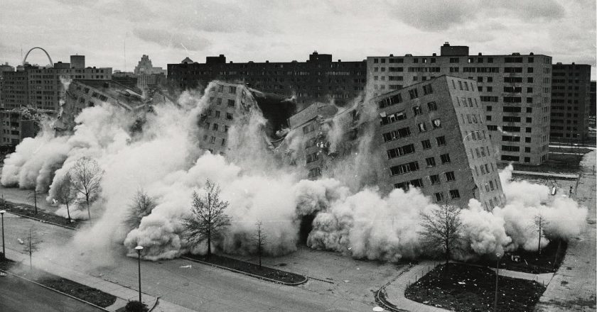 Pruitt-Igoe-collapses