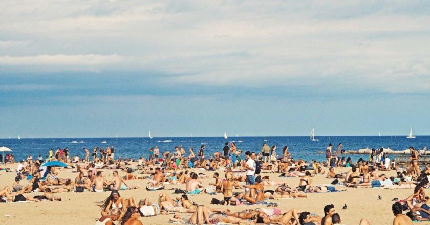 beach-in-barcelona-spain-under-the-clouds