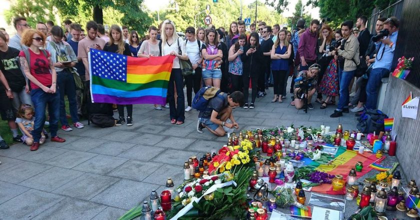 Pikieta pod ambasadą USA po zamachu na klub LGBT w Orlando. Fot. MNW CC BY-SA 4.0