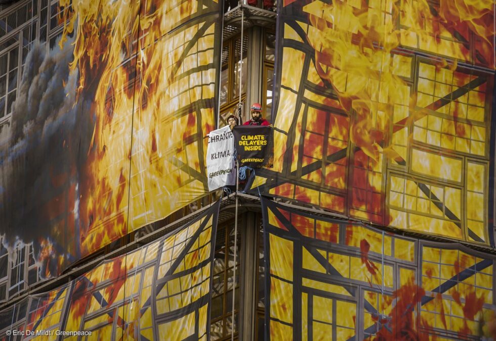 protest klimatyczny greenpeace bruksela