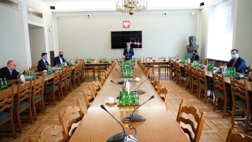 Spotkanie przedstawicieli klubów parlamentarnych w ramach Okrągłego Stołu. Źródło: Twitter/Lewica