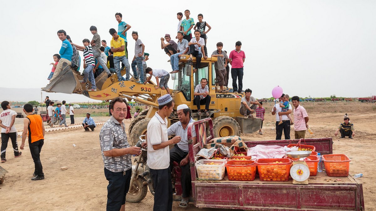 Uliczne święto w ujgurskiej prowincji Xinjiang. Fot. Sergio Tittarini