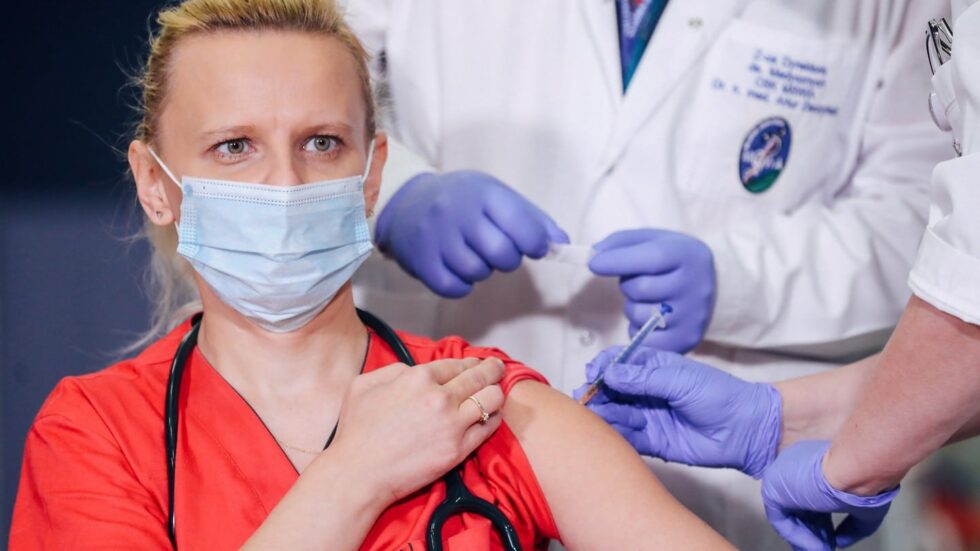 Pierwsze szczepienia w szpitalu MSWiA w Warszawie. Fot. Adam Guz/KPRM