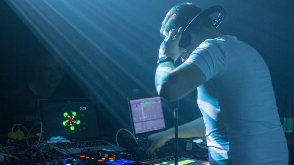 Kuba Sojka w lubelskim klubie Szklarnia. Fot. Jakub Szafrański