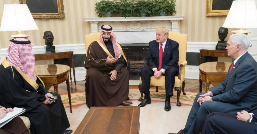 Były prezydent USA Donald Trump i książę Mohammed bin Salman Fot. Shealah Craighead/Wikimedia Commons