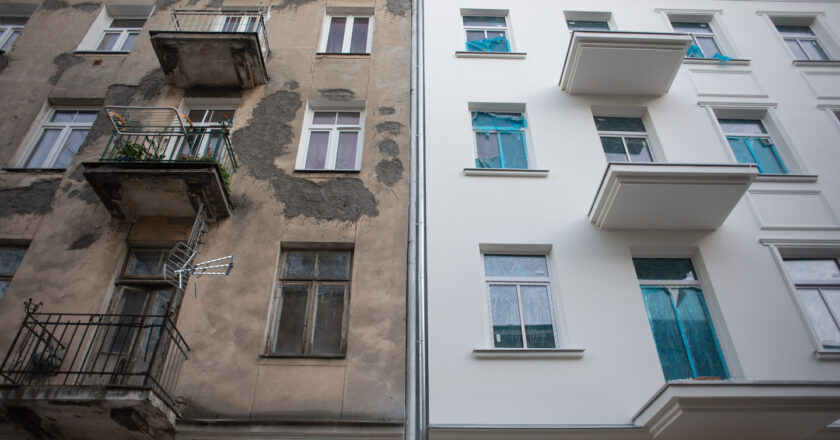 Kamienice na warszawskiej Pradze-Północ. Fot. Jakub Szafrański