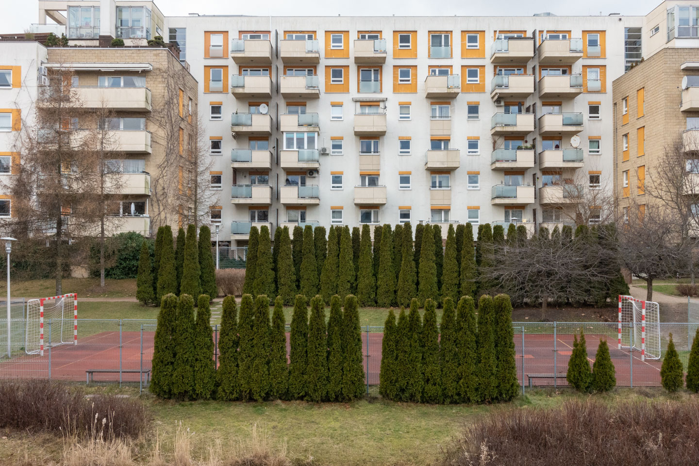 Mieszkania obiecuje w tej kampanii wielu. Jak chcą je zbudować? Sprawdzamy