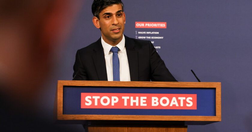 Premier Rishi Sunak podczas konferencji zapowiadającej ograniczenia w migracji. Fot. Rory Arnold/No 10 Downing Street