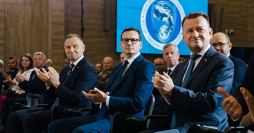 Andrzej Duda, Mateusz Morawiecki, Mariusz Błaszczak podczas odprawy przed szczytem NATO w Wilnie. Fot. KPRM