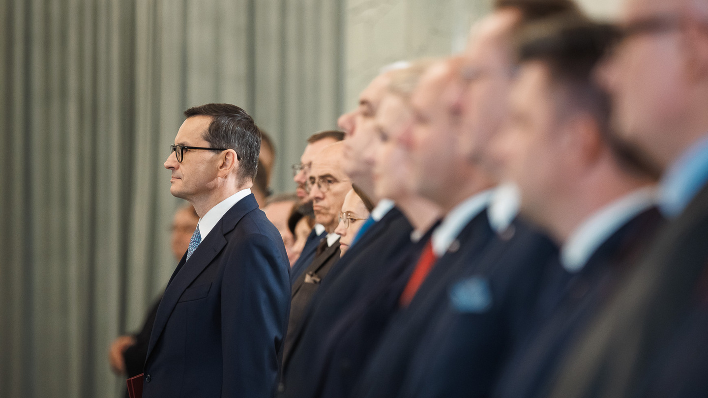 Morawiecki i 40 rozbójników