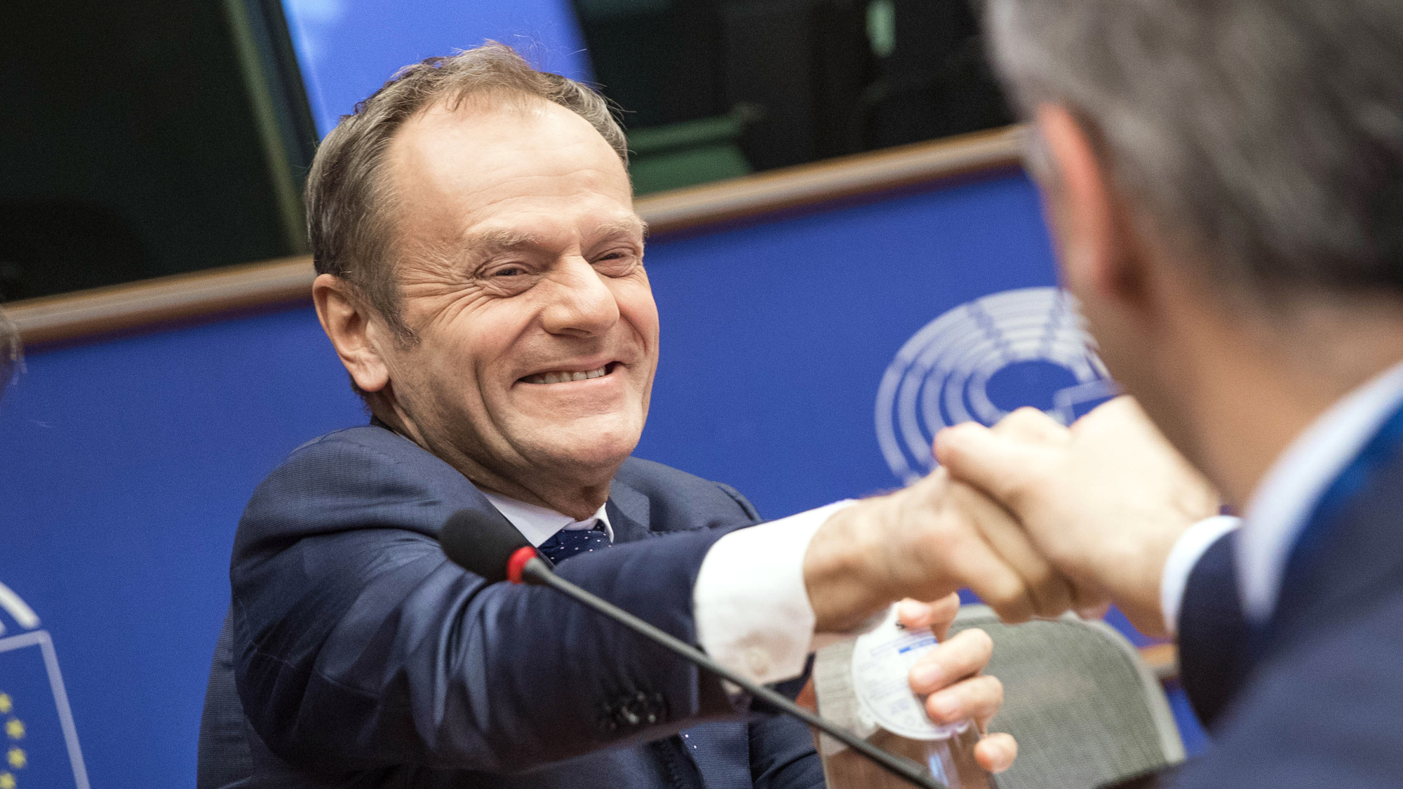 Tusk próbuje składać rozbitą wspólnotę