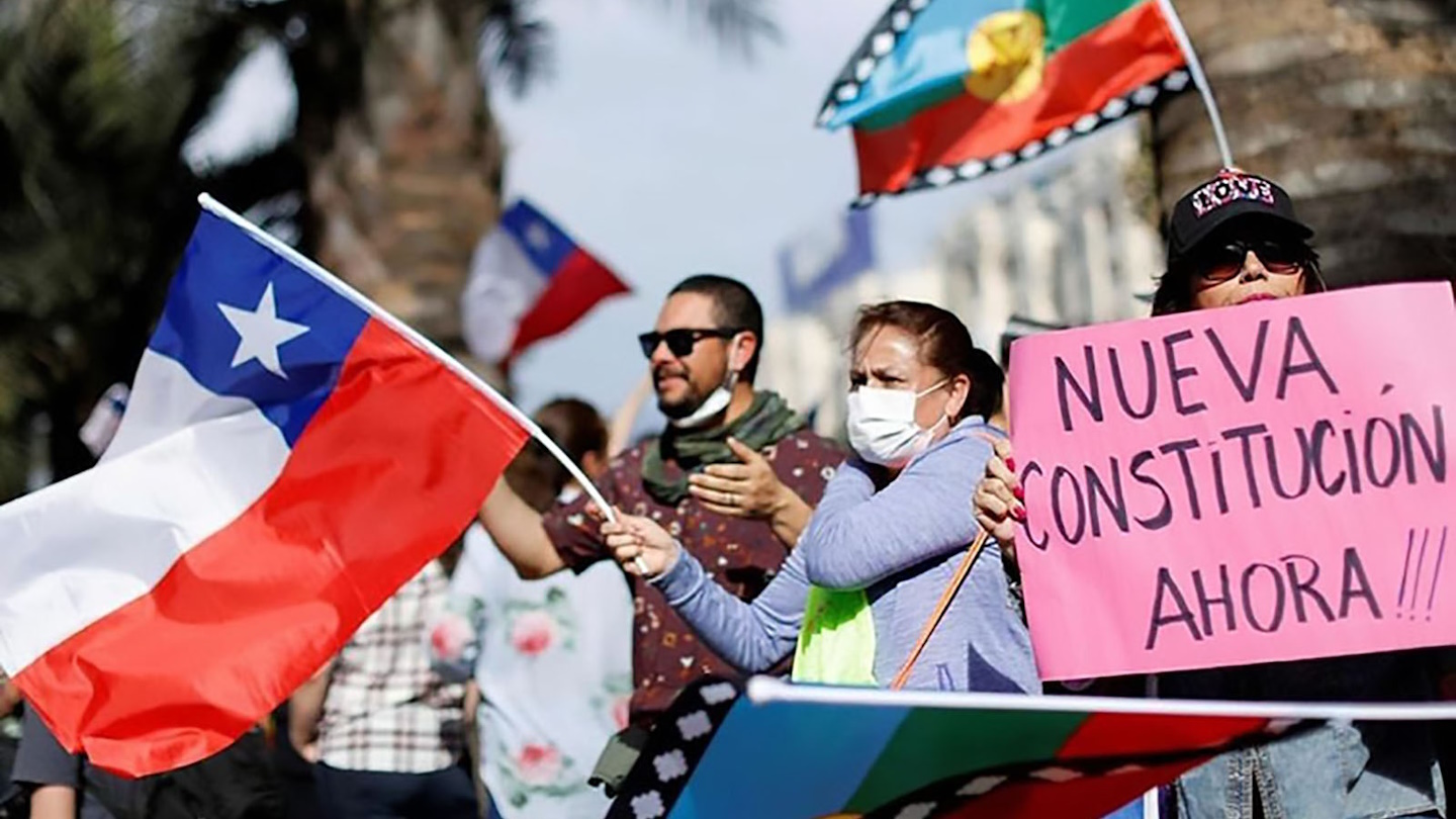 Chile odrzuciło projekt konstytucji antykobiecej i konserwatywnej. Jak do tego doszło? [wyjaśniamy]