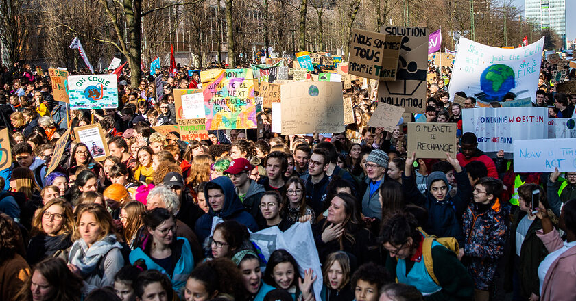 Aktywiści klimatyczni na ulicach Brukseli. Fot. greensefa/Flickr.com