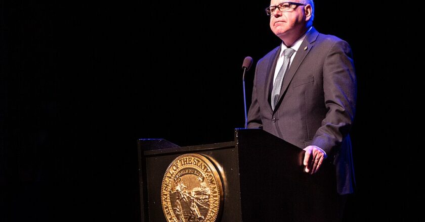 Tim Walz. Fot. Lorie Shaull, CC BY-SA 4.0 via Wikimedia Commons