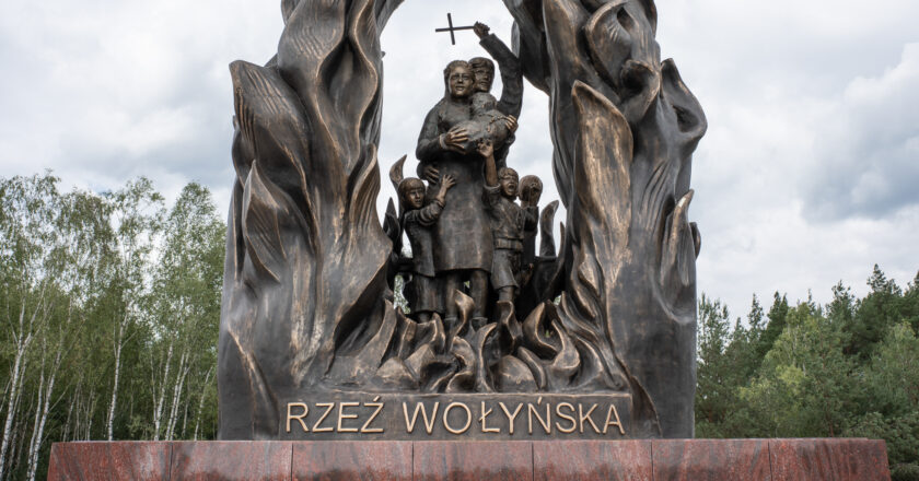 Pomnik „Rzeź Wołyńska" w Domostawie. Fot. Jakub Szafrański