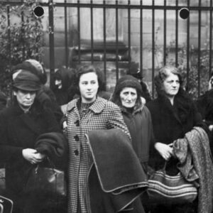 Polenaktion: polscy Żydzi w Norymberdze przed deportacją z III Rzeszy.