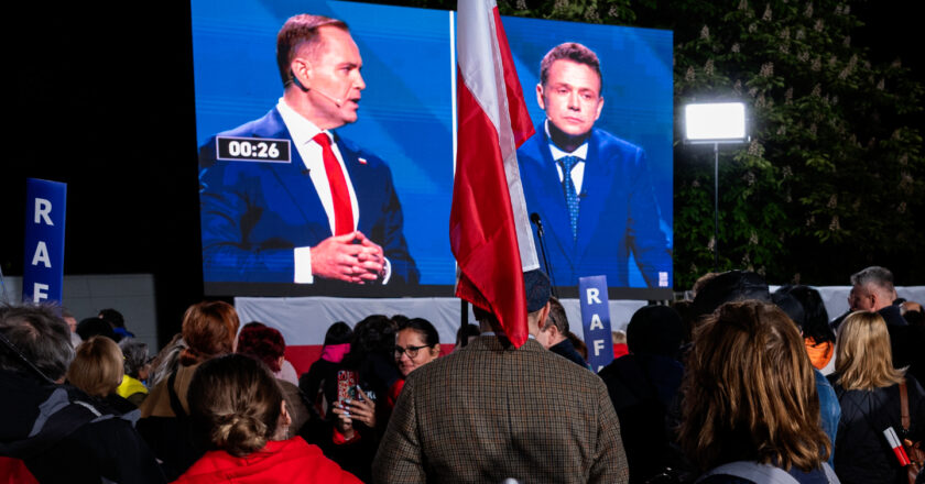 Publiczna transmisja debaty prezydenckiej pod studiem TVP. Fot. Monika Bryk