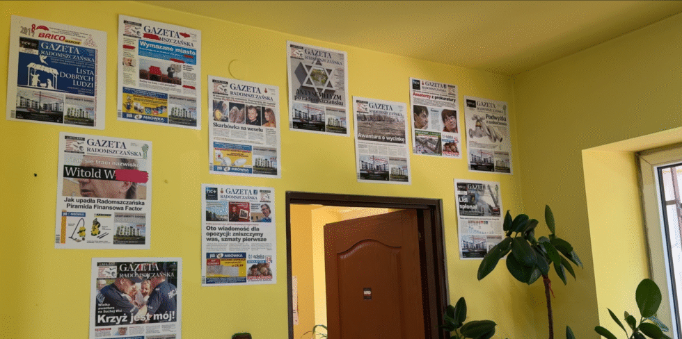 Ściana w redakcji Gazety Radomszczańskiej.
