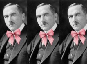 Biało-czarne zdjęcie Romana Dmowskiego z dodaną różową kokardą w miejsce krawata