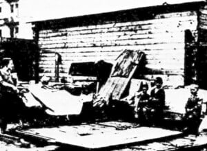 Wyeksmitowana rodzina bezrobotnych w Warszawie, 1930 rok