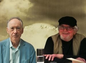 Ian McEwan i Russell Hoban, w tle zdjęcie z amerykańskiego testu atomowego na atolu Bikini
