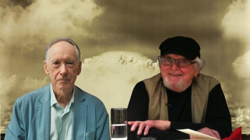 Ian McEwan i Russell Hoban, w tle zdjęcie z amerykańskiego testu atomowego na atolu Bikini