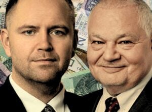 Karol Nawrocki i Adam Glapiński na tle polskich banknotów