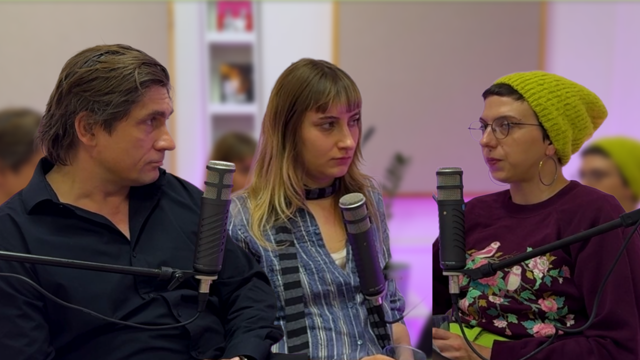 Przemysław Sadura, Julia Szostek i Kaja Puto podczas rozmowy