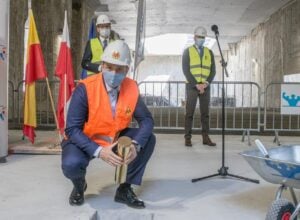 Rafał Trzaskowski podczas budowy metra w Warszawie