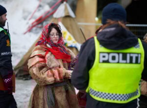 Saamowie protestują w Oslo przeciwko budowie kopalni miedzi