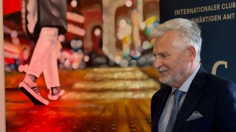 Aleksander Kwaśniewski podczas wizyty w Berlinie z okazji 35-lecia podpisania polsko-niemieckiego traktatu o dobrym sąsiedztwie