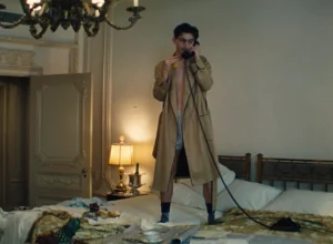 Kadr z filmu Josha Safdiego „Wielki Marty”