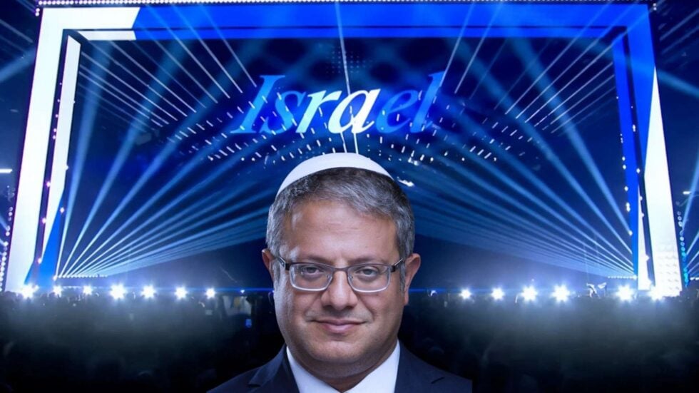 Itamar Ben Gwir na tle sceny eurowizyjnej z neonowym napisem "Israel"