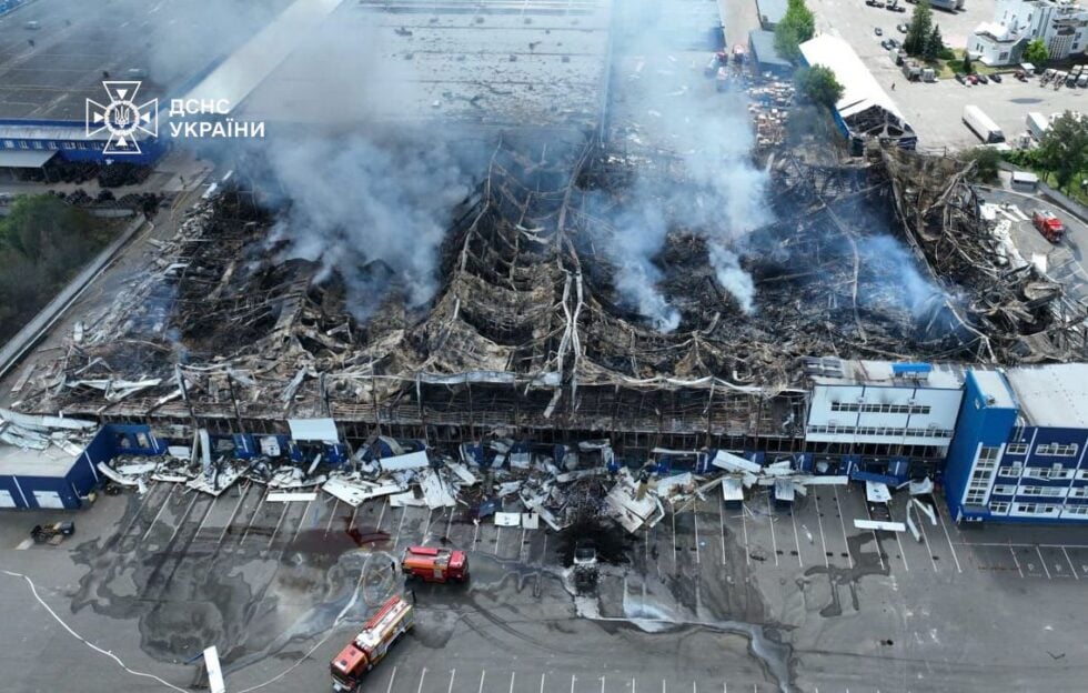 Magazyn w obwodzie kijowskim po ostrzale rosyjskim w nocy 24 maja 2026 r..