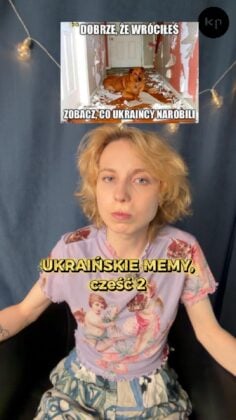 Young woman with short blond hair in a pastel, patterned shirt sits against a dark curtain; meme text overlays reference Ukrainian memes (Polish).