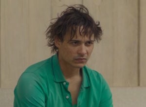 Frank Dillane jako tytułowy „Łobuz”