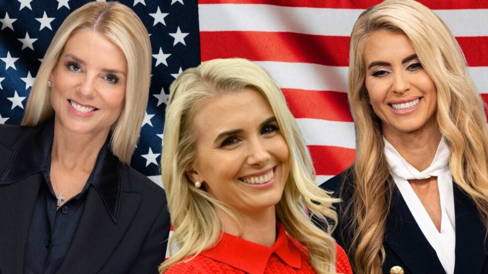 Pam Bondi, Natalie Harp i Katie Zacharia na tle flagi USA