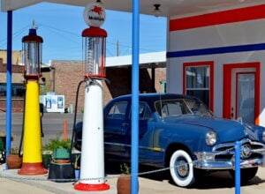Dawna stacja benzynowa przy drodze nr 66 w USA